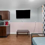 Chic & Cozy 1Br Apt With Free Parking & King Bed