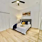 New Build! 3Bed Med Center - 10 Min To Downtown