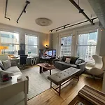 Urban Chic Downtown Getaway