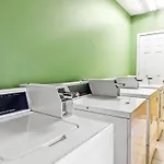 Days Inn By Wyndham Houston East