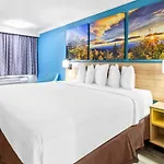 Days Inn By Wyndham Houston East