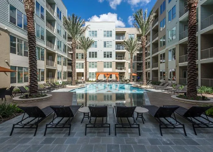 Luxury 1Br Condo Wbalcony - Galleriariver Oak