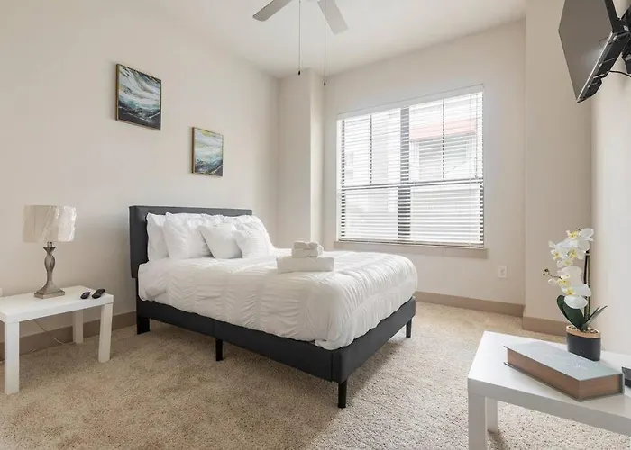 Cozy 1 Bedrm Unit/Modern -Midtown W/ Amenities