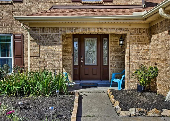 Houston Home With Private Outdoor Pool!