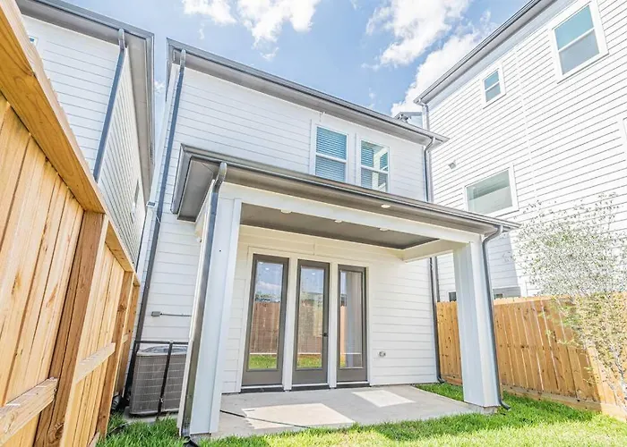 Luxury Home Near Houston Downtown & Medical Center