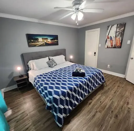 Blue Shark *E2* @ Midtown 1Br King Suite