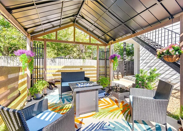 South Houston Townhome With Patio And Gas Grill!