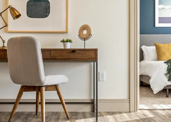 Landing At Voyager At Space Center - 2 Bedrooms In East Pasadena