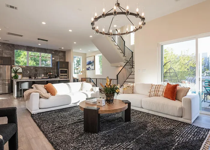 Luxury Finishes Sleeps 10 Spacious Layout Private Rooftop & Bbq & Mini Gym - Close To Everything