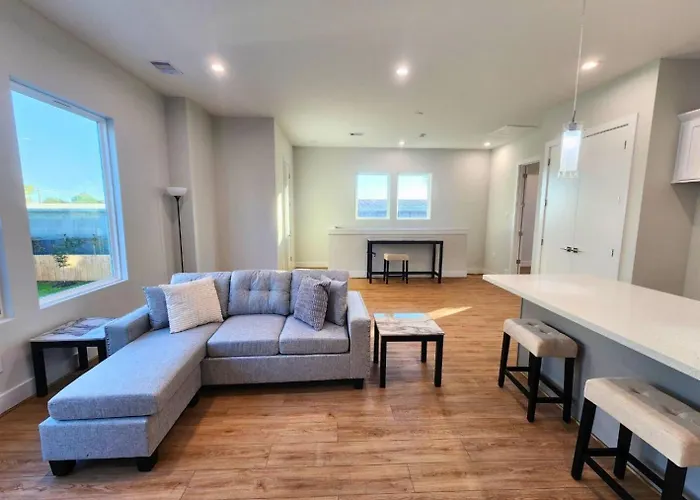 Modern & Affordable Houston Stay