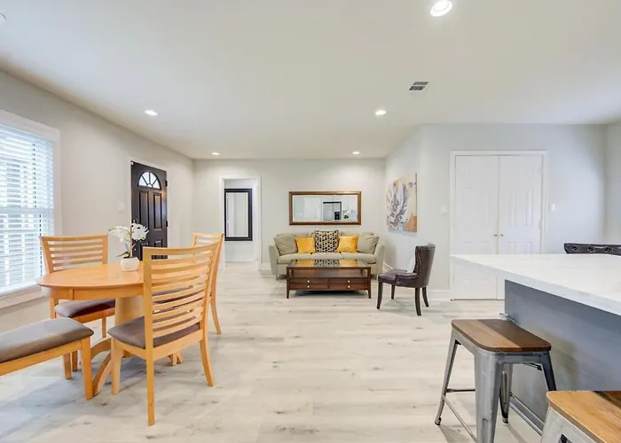 Warm & Spacious 3Br Centrally Located Near Nrg