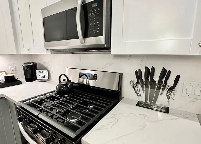 New Build! 3Bed Med Center - 10 Min To Downtown
