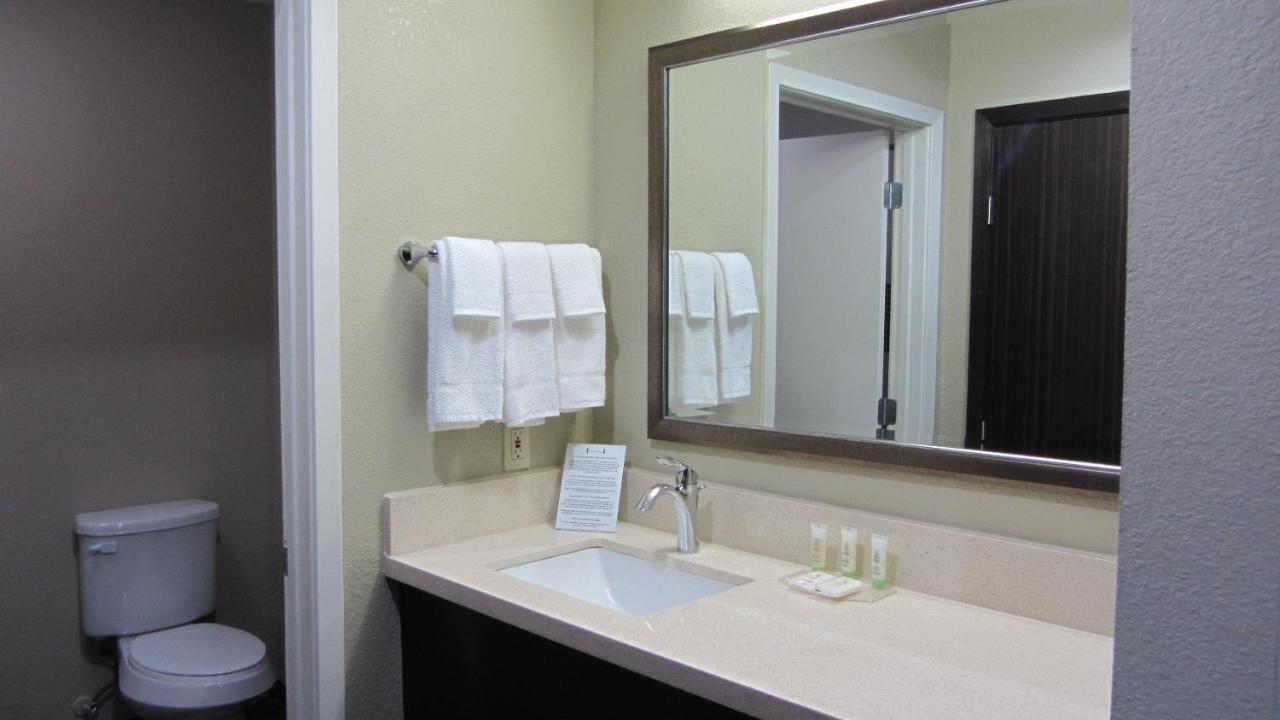 Staybridge Nw/willowbrook, An Ihg Hotel 2*