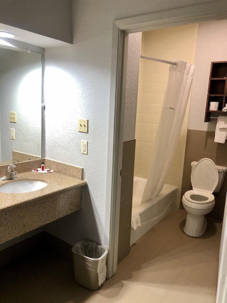 Super 8 By Wyndham Hobby Airport South 2* Houston