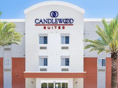 Candlewood Nw - Willowbrook, An Ihg 2*