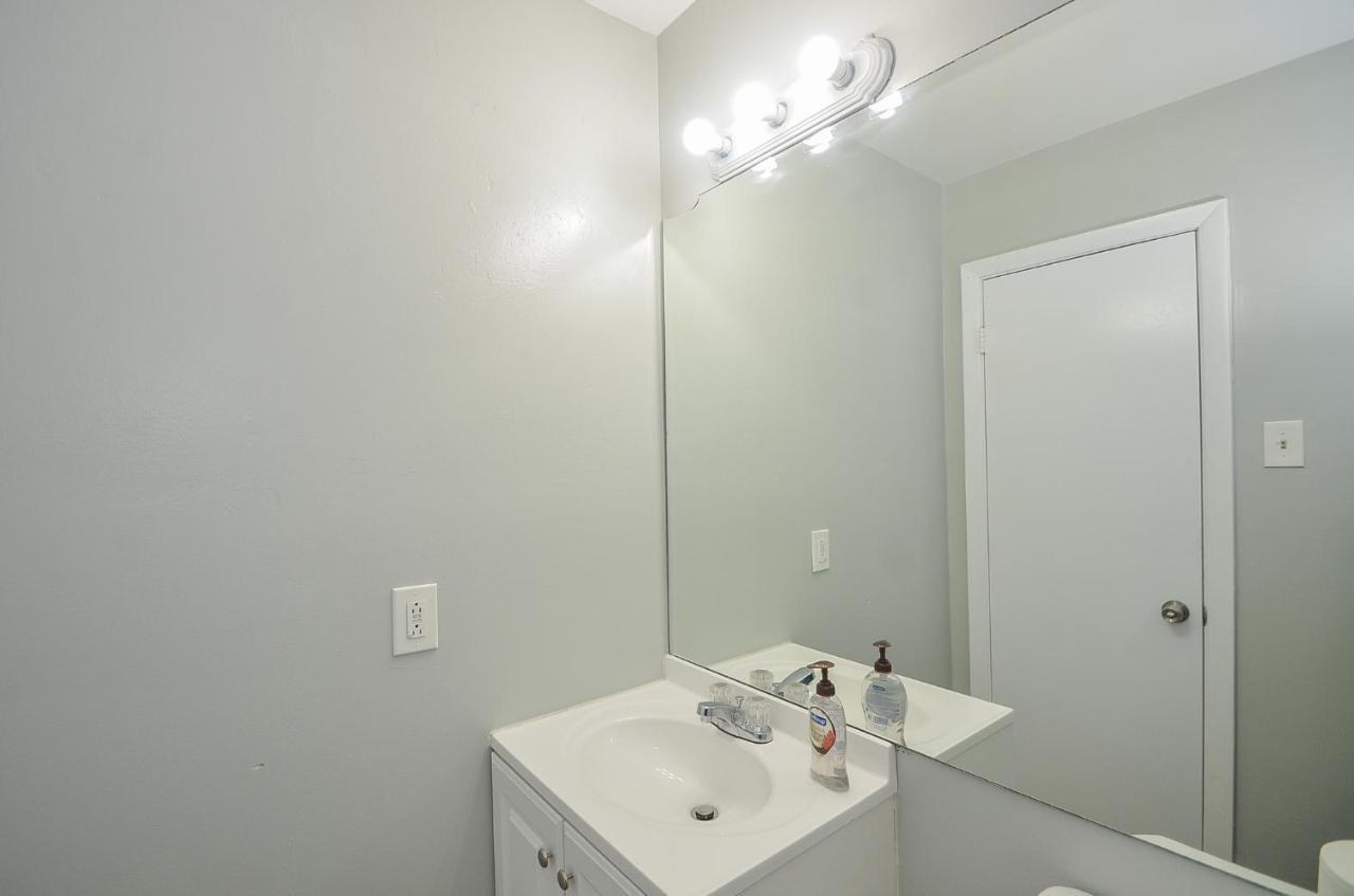 Authentic By Memorial Mall, W Holiday home Houston