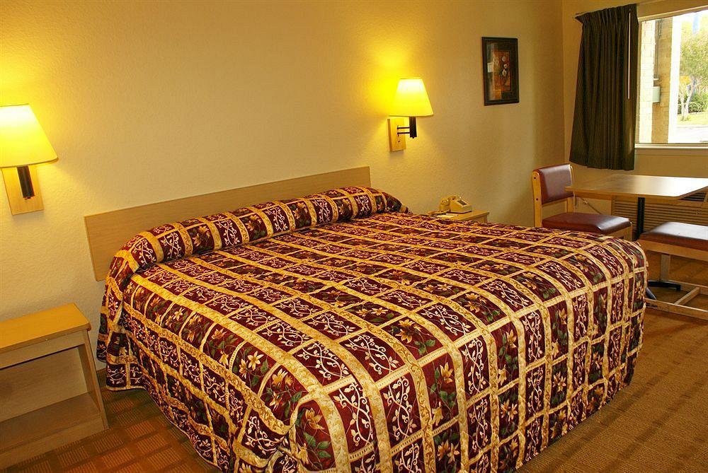 Americas Value Hobby Airport 3*