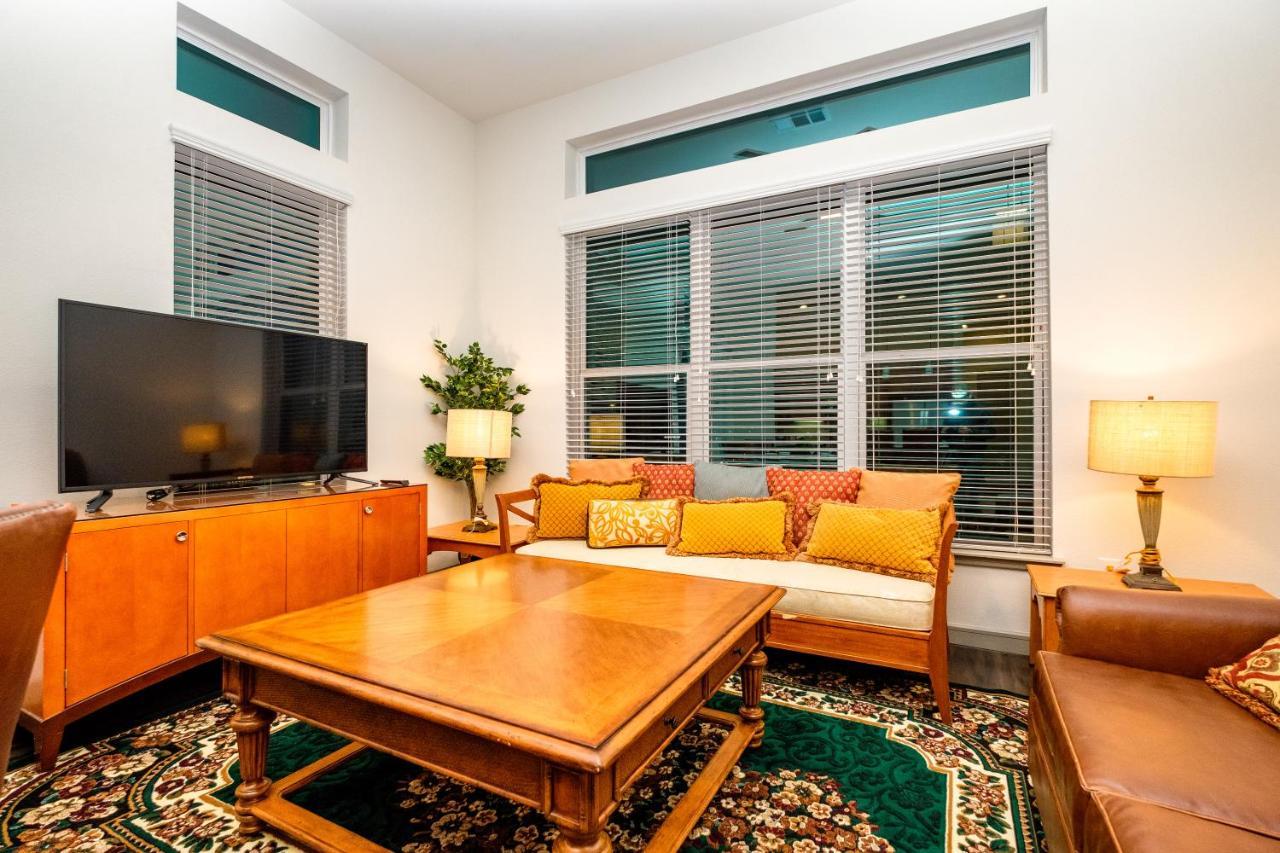 Renu Downtown - Relax,revive,renew Apartment