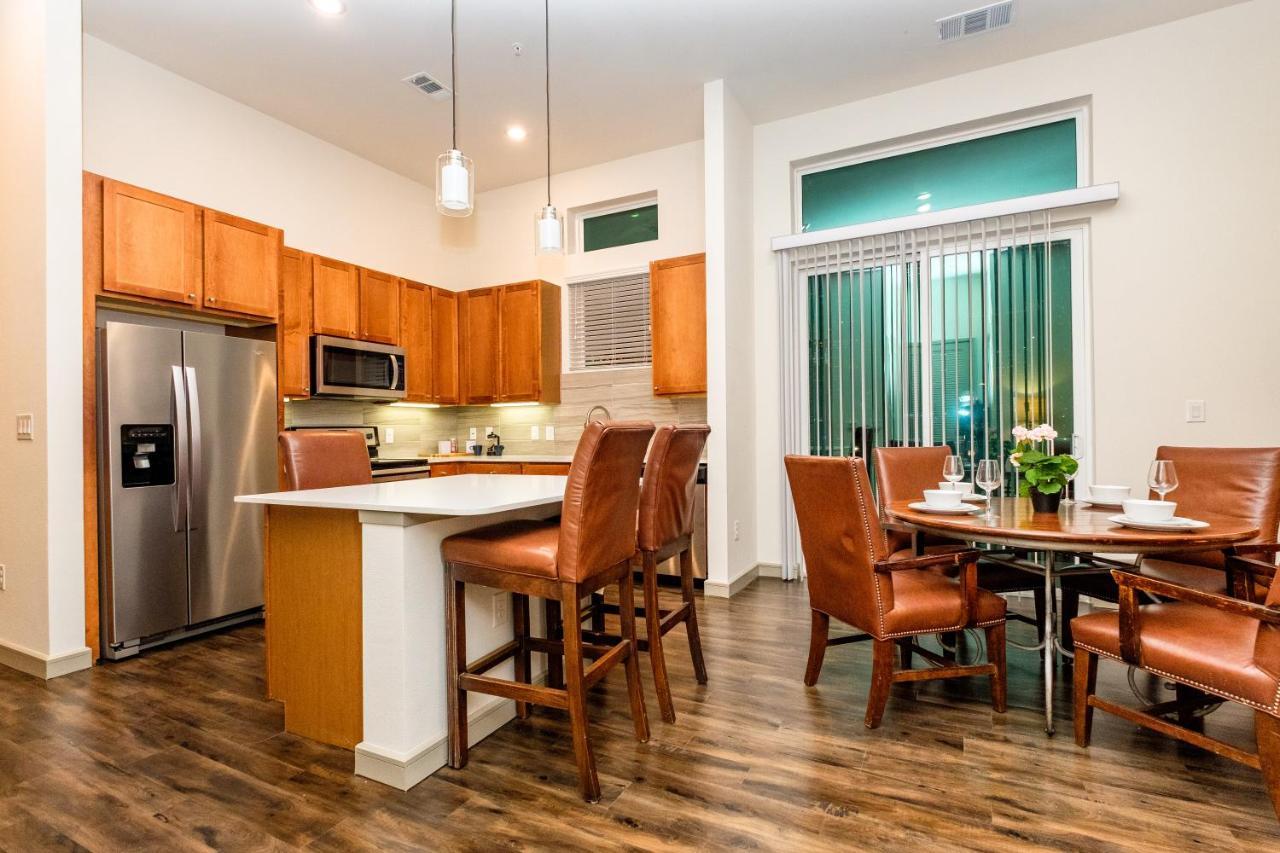 Renu Downtown - Relax,revive,renew Apartment