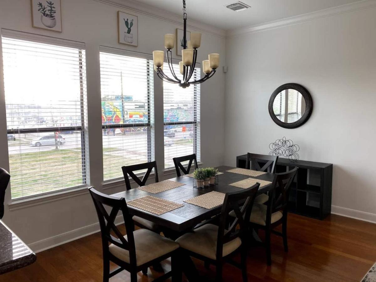 Apartment Luxury 3-story In Downtown *