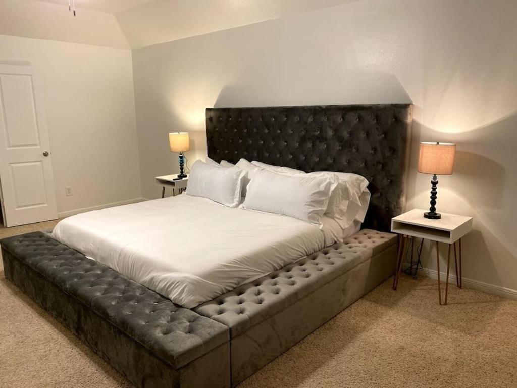 Apartment Luxury 3-story In Downtown *