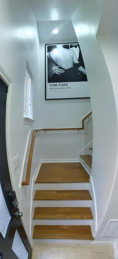 Luxury 3-story In Downtown