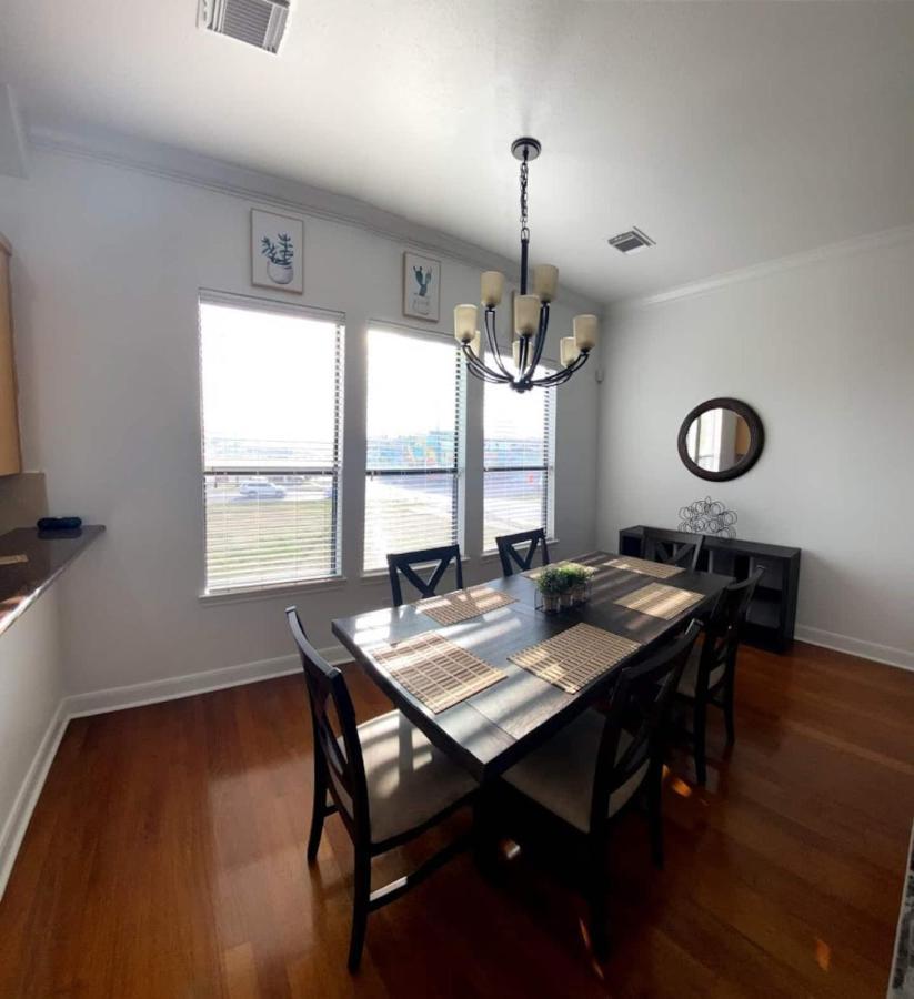 Luxury 3-story In Downtown Apartment Houston