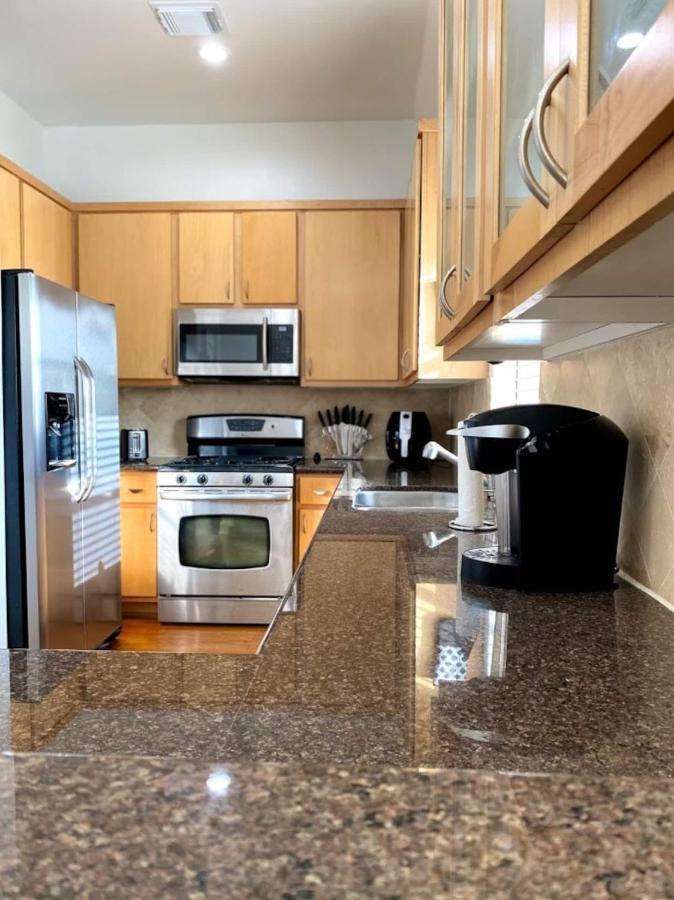 Luxury 3-story In Downtown