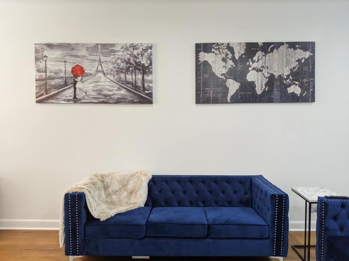 Luxury 3-story In Downtown Apartment *