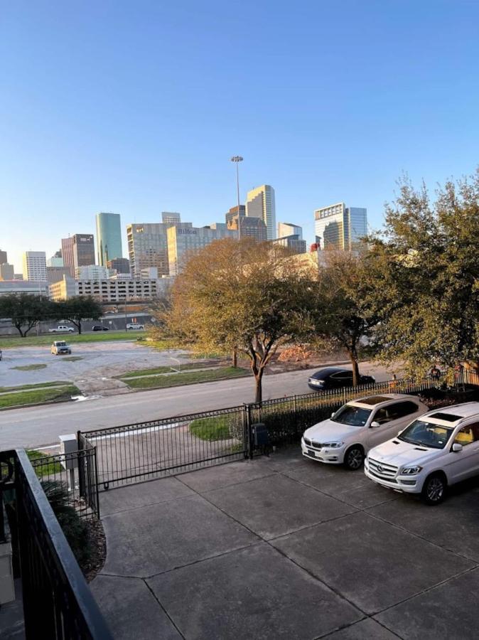 Apartment Luxury 3-story In Downtown *