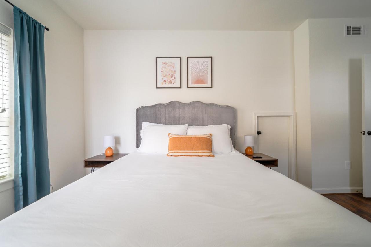 Unit 1 - Spacious & Renovated Apt In The City's Action *