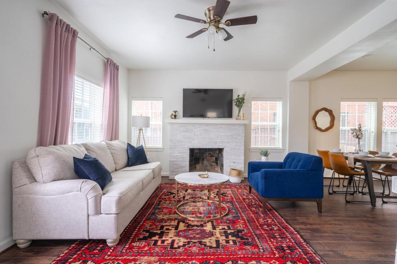 Unit 1 - Spacious & Renovated Apt In The City's Action