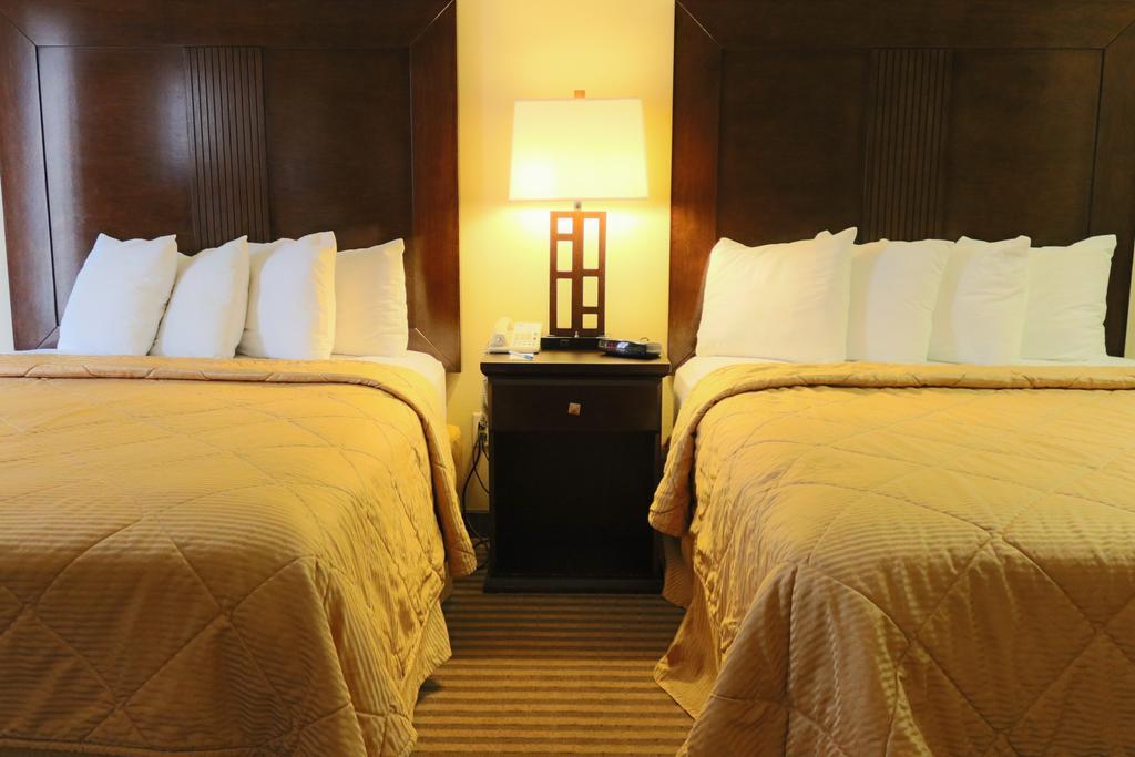 Frontier Hotel 2*