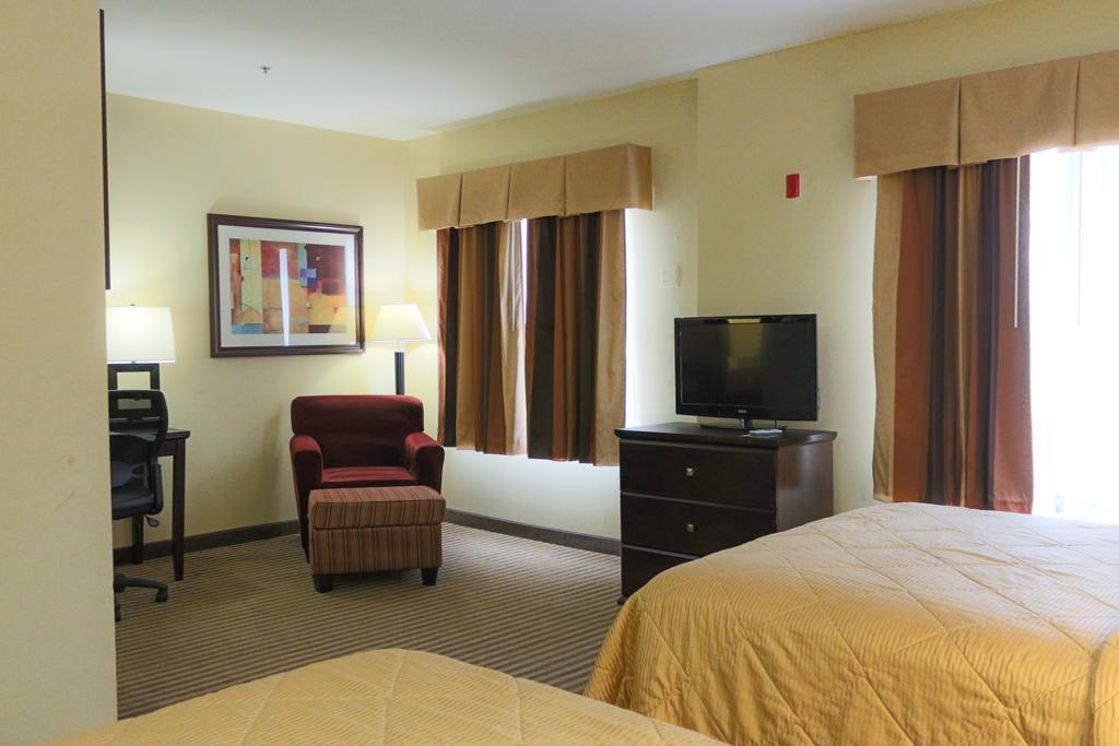 Hotel Frontier