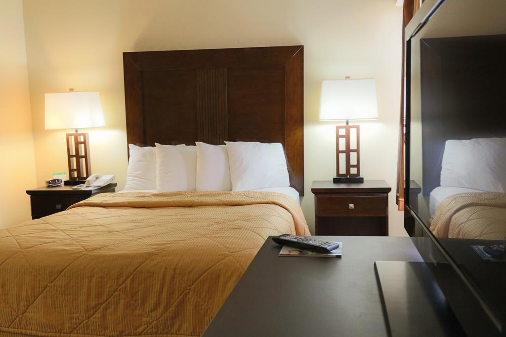 Hotel Frontier 2*