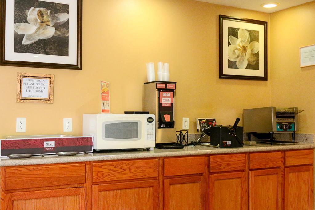 Frontier Hotel 2*