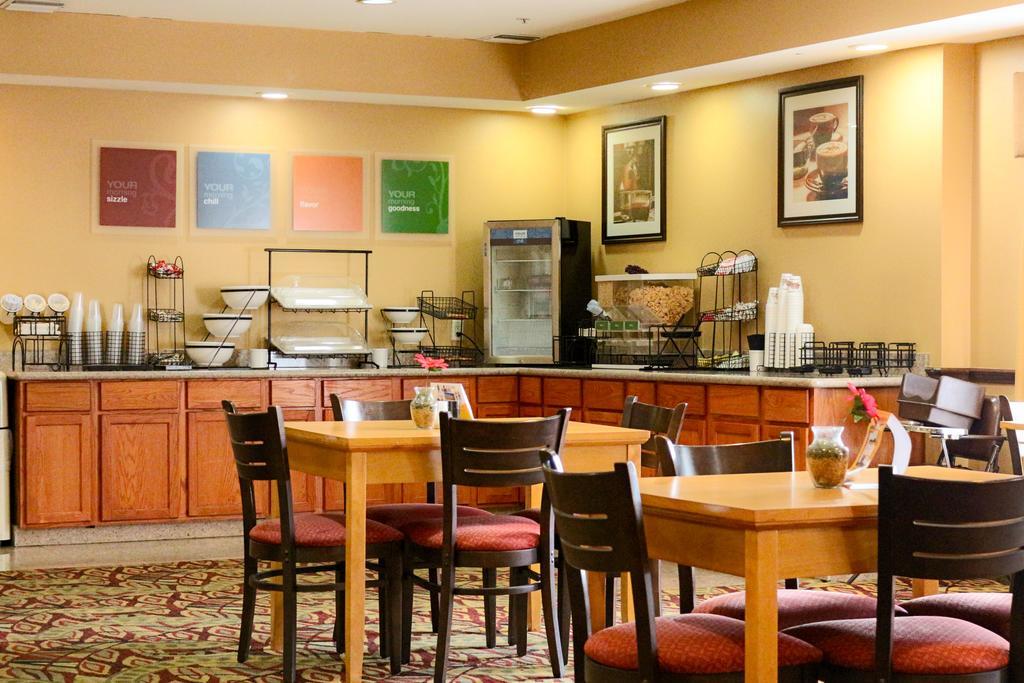 Hotel Frontier