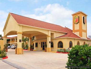 Super 8 By Wyndham Hobby Airport South 2*