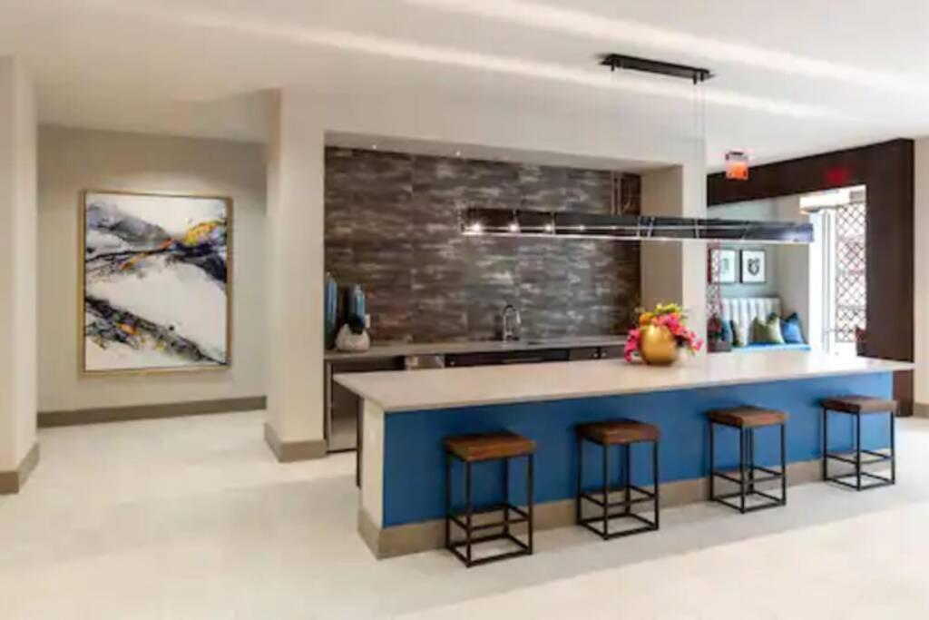 Downtown W Pool And Free Parking 6 * Houston