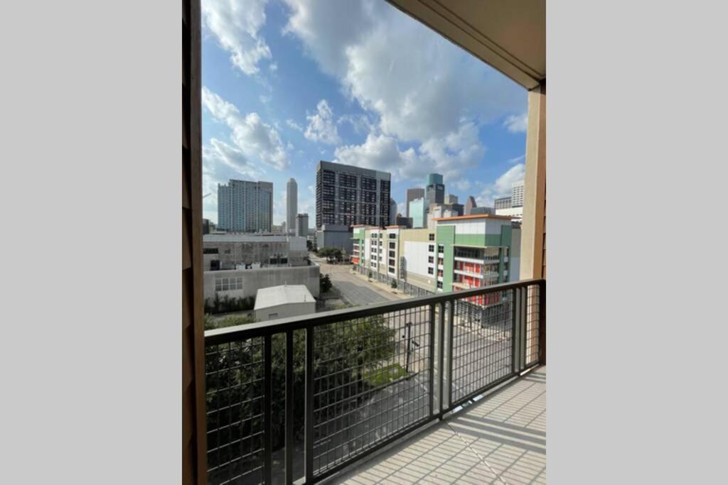 Downtown W Pool And Free Parking 6 *