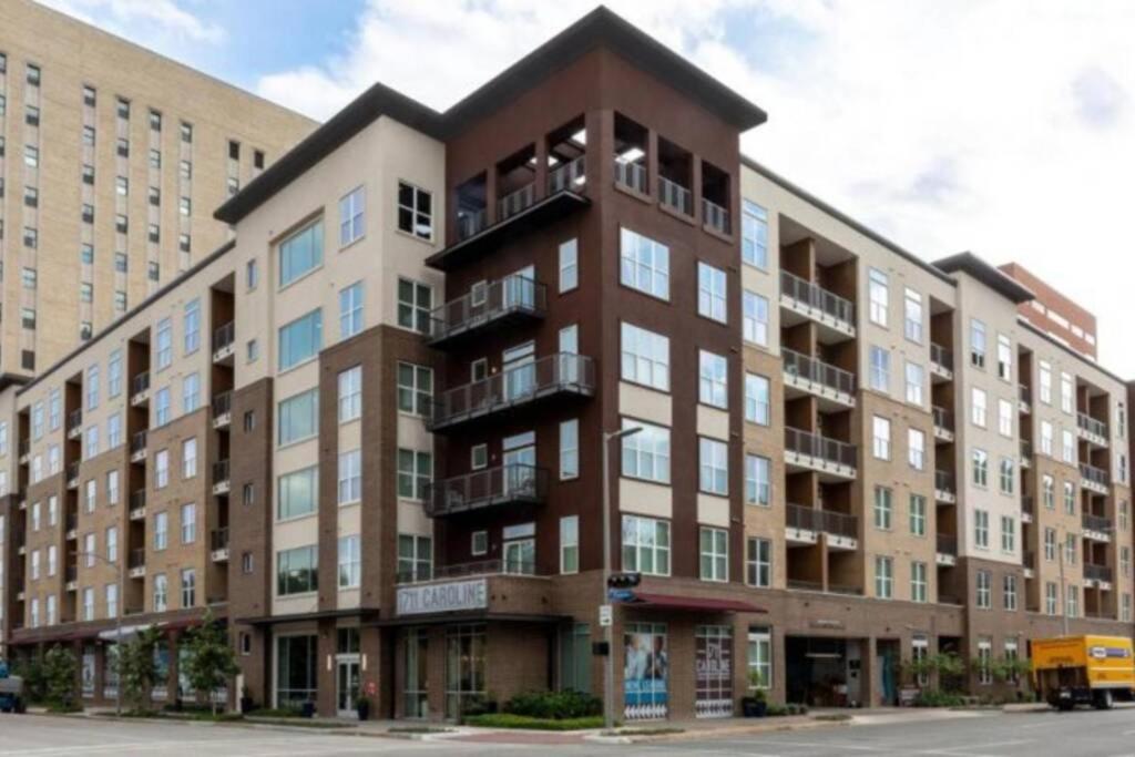 Downtown W Pool And Free Parking 6 Apartment