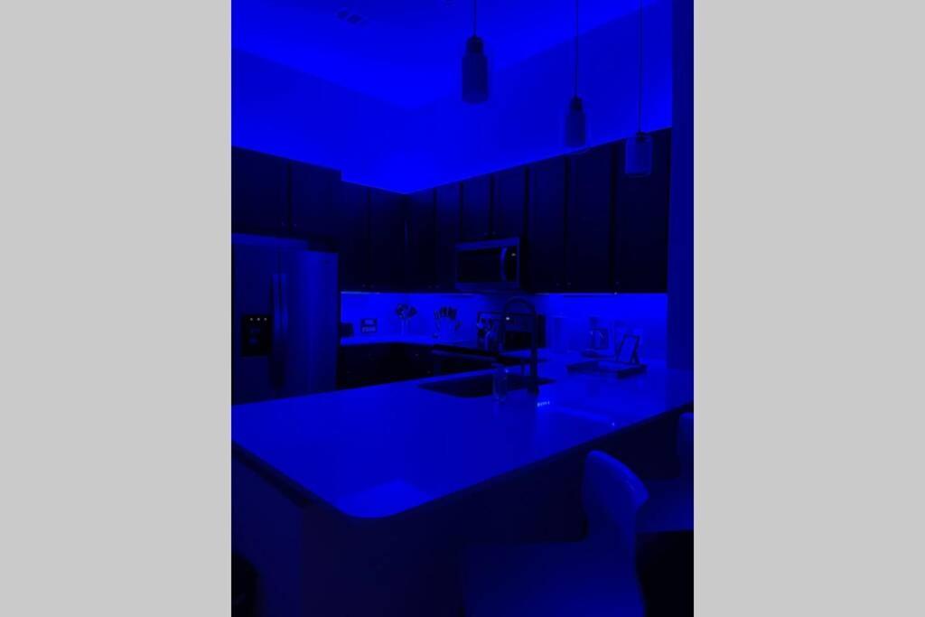 Downtown W Pool And Free Parking 6 Apartment *
