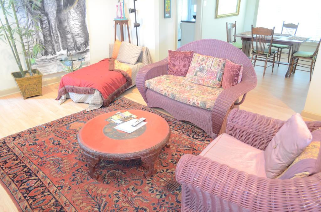 Robin's Nest 3* Houston