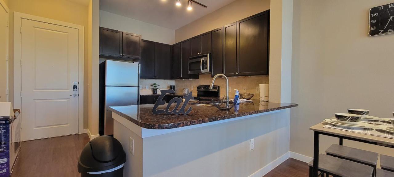 Luxury 1br Wbalcony - Galleriariver Oak Houston