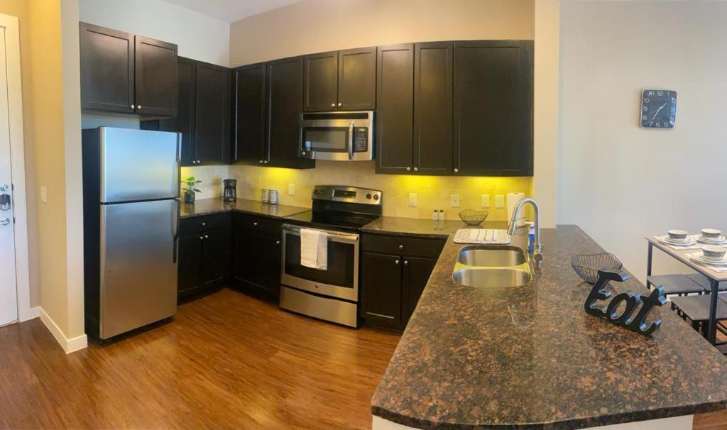 Luxury 1br Wbalcony - Galleriariver Oak Apartment