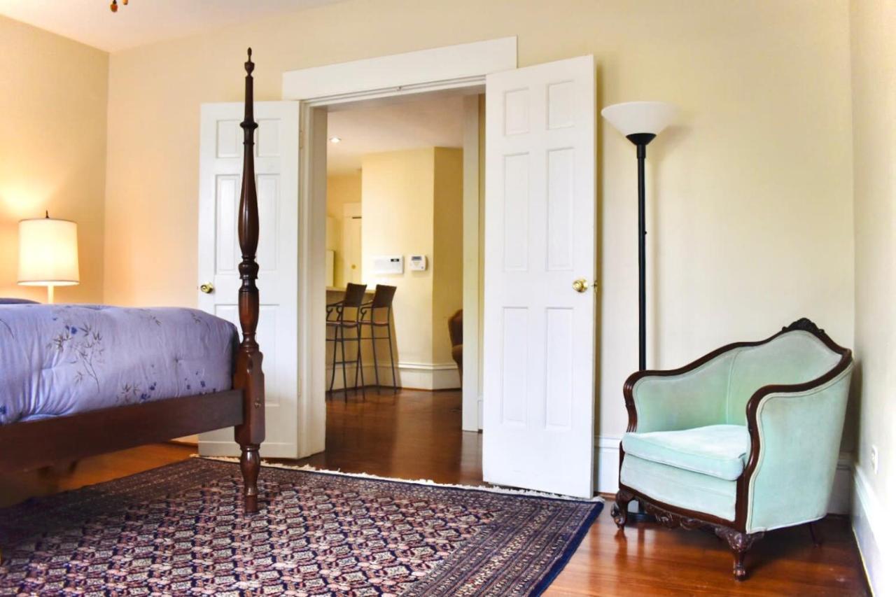 Spacious Oasis At Greeley Gardens--ample Patio Space And Gated Parking Apartment Houston