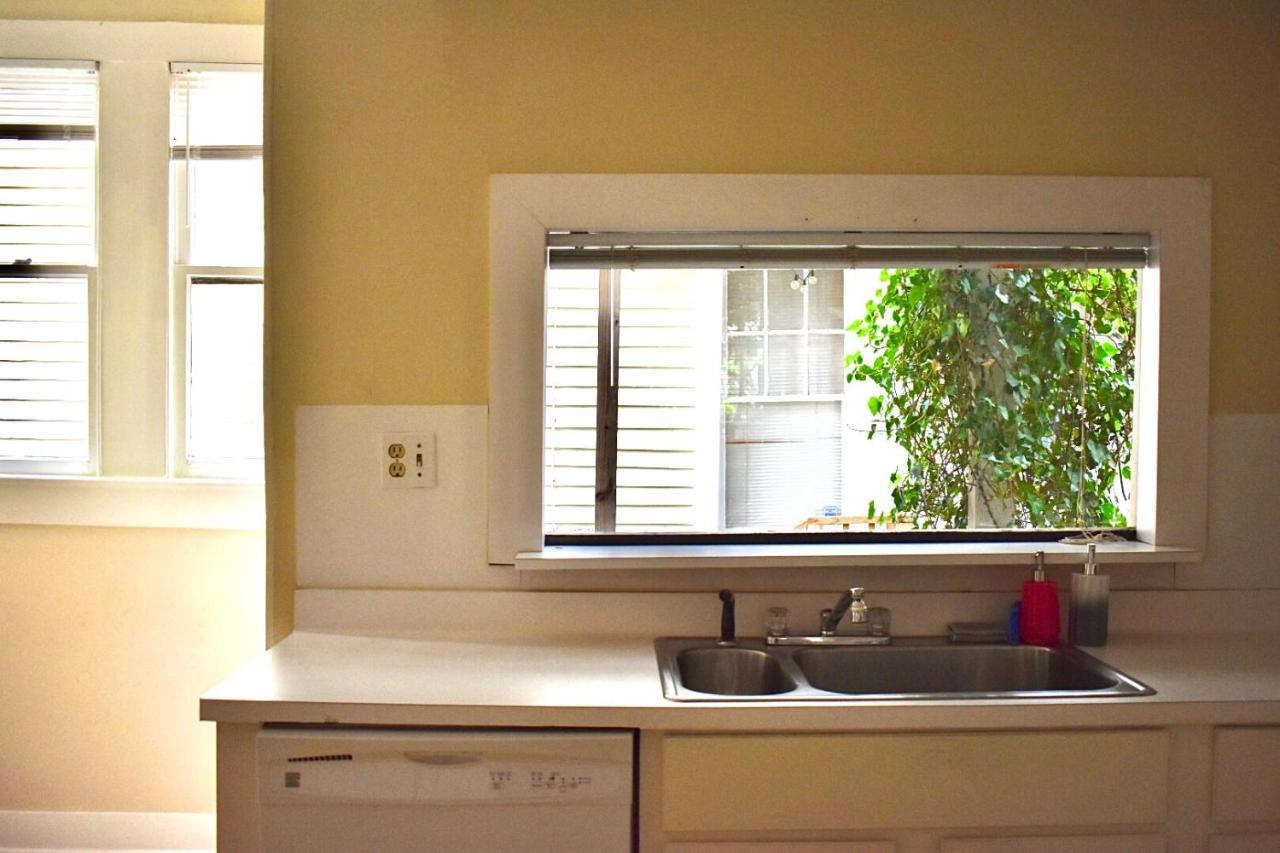 Spacious Oasis At Greeley Gardens--ample Patio Space And Gated Parking Houston