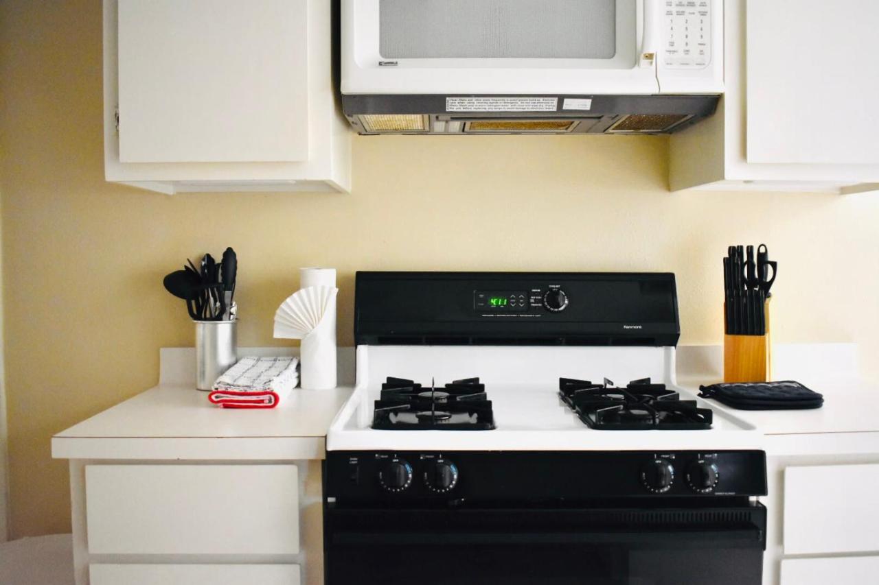 Apartment Spacious Oasis At Greeley Gardens--ample Patio Space And Gated Parking *