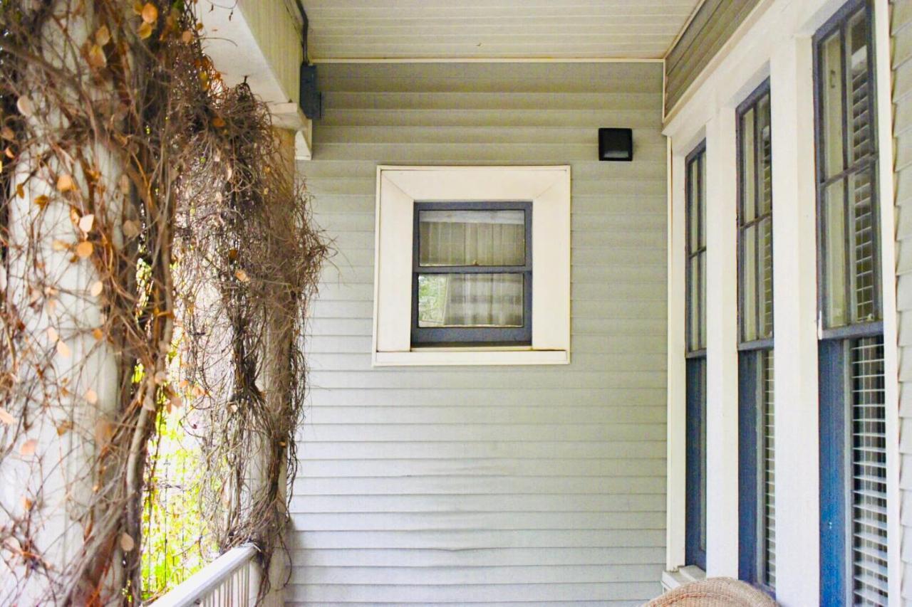 Spacious Oasis At Greeley Gardens--ample Patio Space And Gated Parking Apartment *