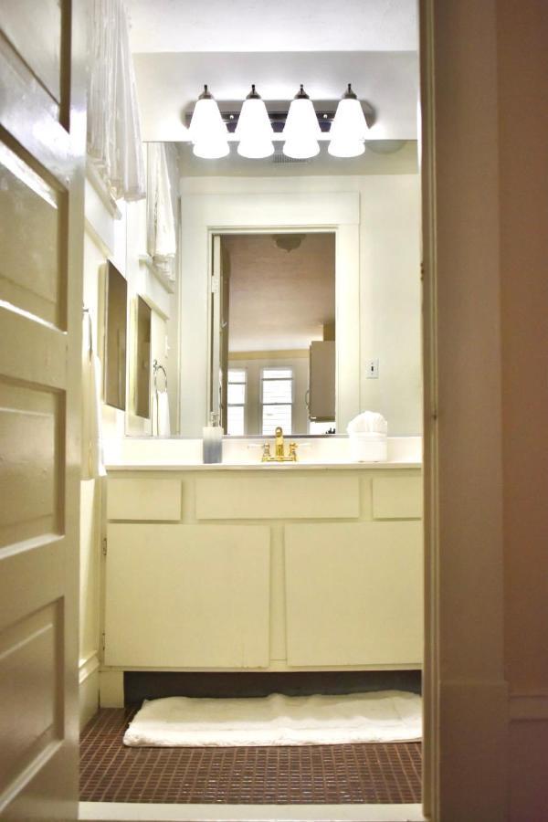 Apartment Spacious Oasis At Greeley Gardens--ample Patio Space And Gated Parking *